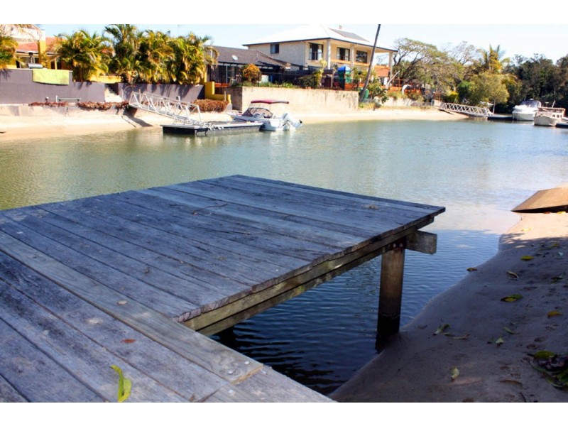 8  Costa Ct, Broadbeach Waters QLD 4218