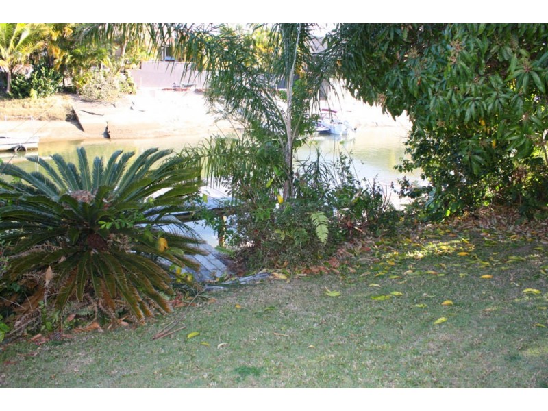 8  Costa Ct, Broadbeach Waters QLD 4218