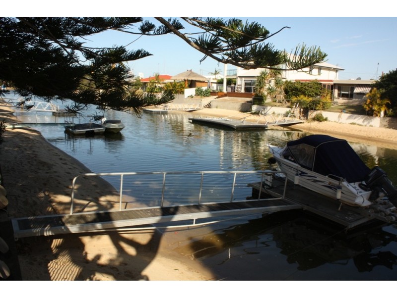 6 San Michelle Ct, Broadbeach Waters QLD 4218