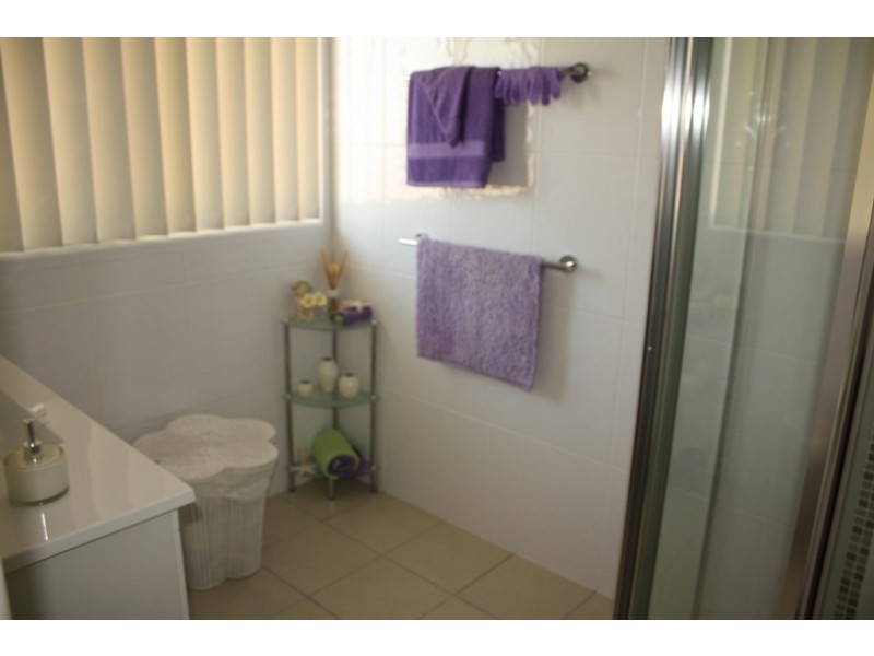 6 San Michelle Ct, Broadbeach Waters QLD 4218