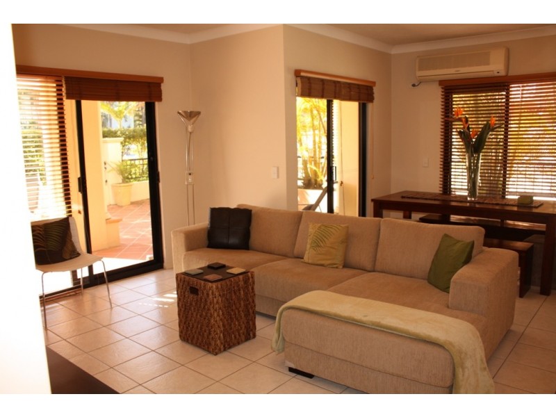 1/12 St Kilda Ave, Broadbeach QLD 4218