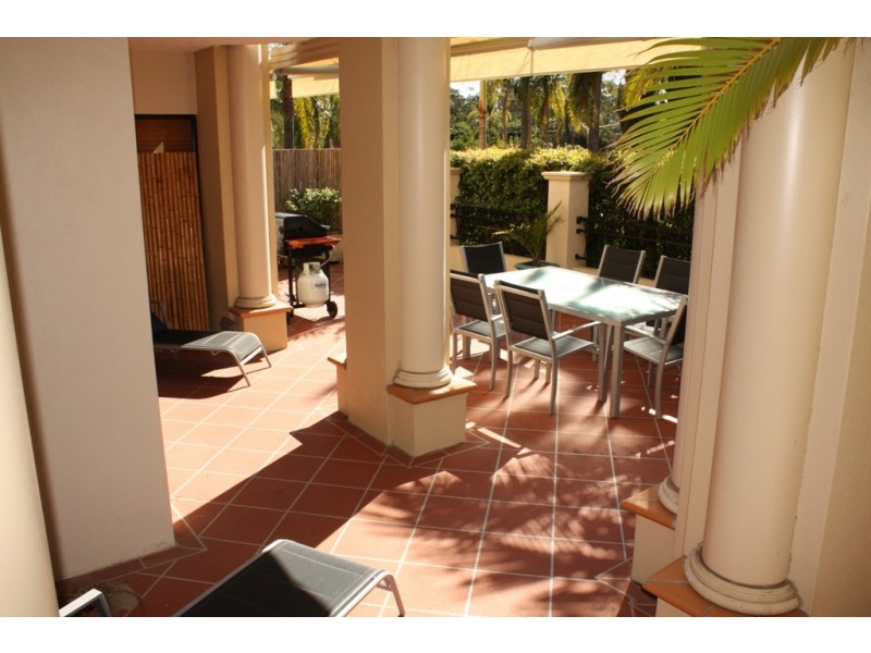 1/12 St Kilda Ave, Broadbeach QLD 4218