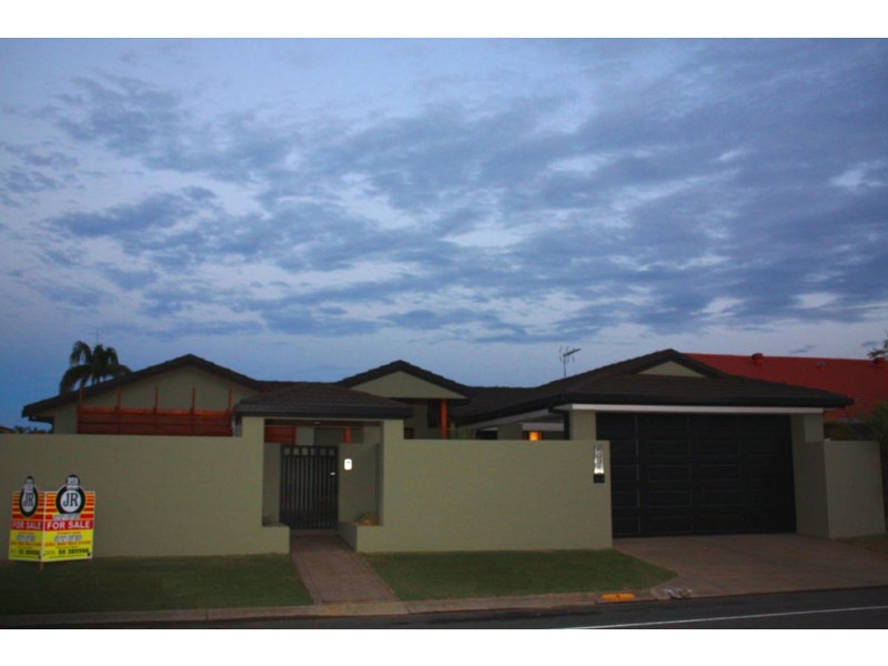 4 Rumrunner St, Mermaid Waters QLD 4218