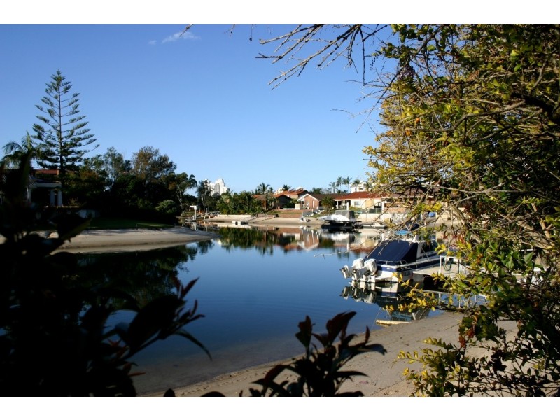 49 Te Peters Drive, Broadbeach Waters QLD 4218