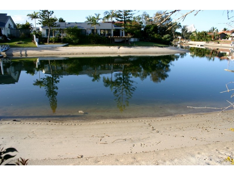49 Te Peters Drive, Broadbeach Waters QLD 4218