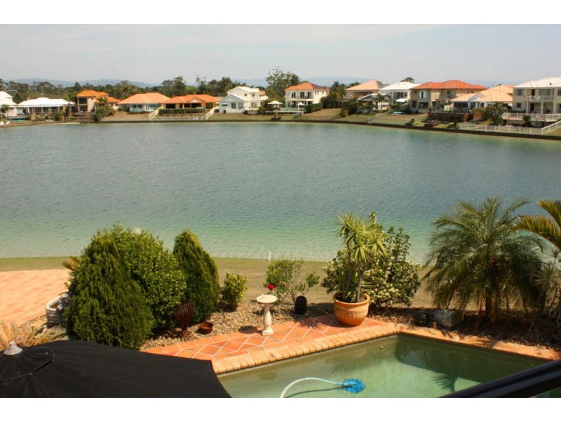 22 Villa Ct, Broadbeach Waters QLD 4218