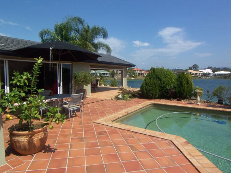 22 Villa Ct, Broadbeach Waters QLD 4218