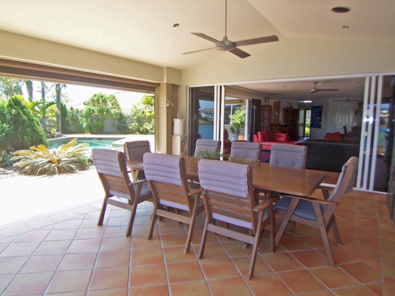 22 Villa Ct, Broadbeach Waters QLD 4218