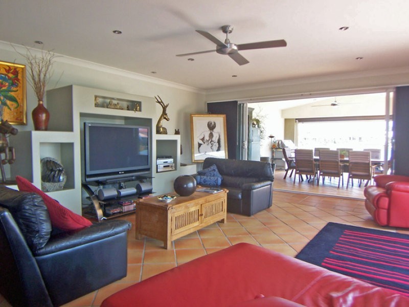 22 Villa Ct, Broadbeach Waters QLD 4218