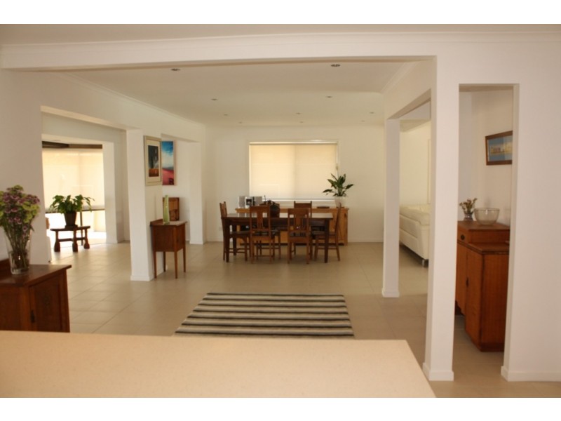 4 Grant Place, Broadbeach Waters QLD 4218