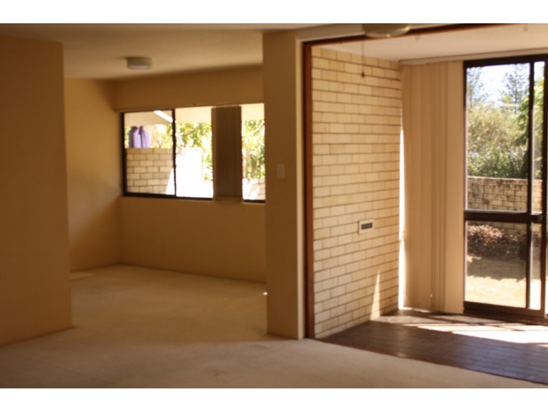 2/30 Holland Court, Broadbeach Waters QLD 4218