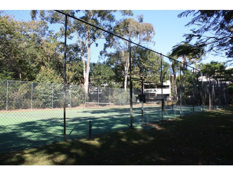 2/30 Holland Court, Broadbeach Waters QLD 4218