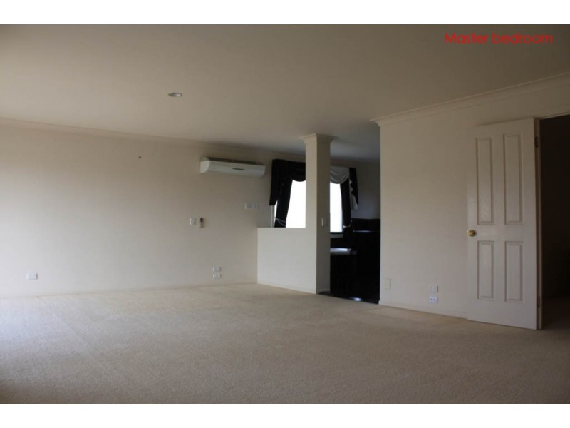 28  Rosemont Ave, Broadbeach Waters QLD 4218