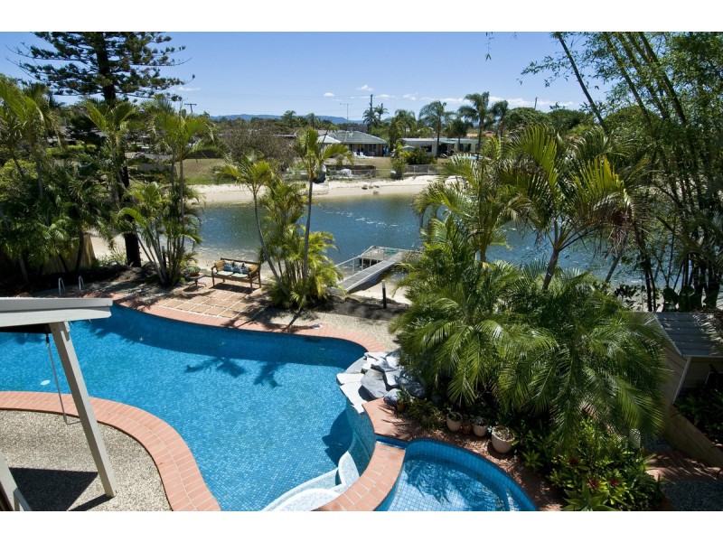 39 Beverley Cres, Broadbeach Waters QLD 4218