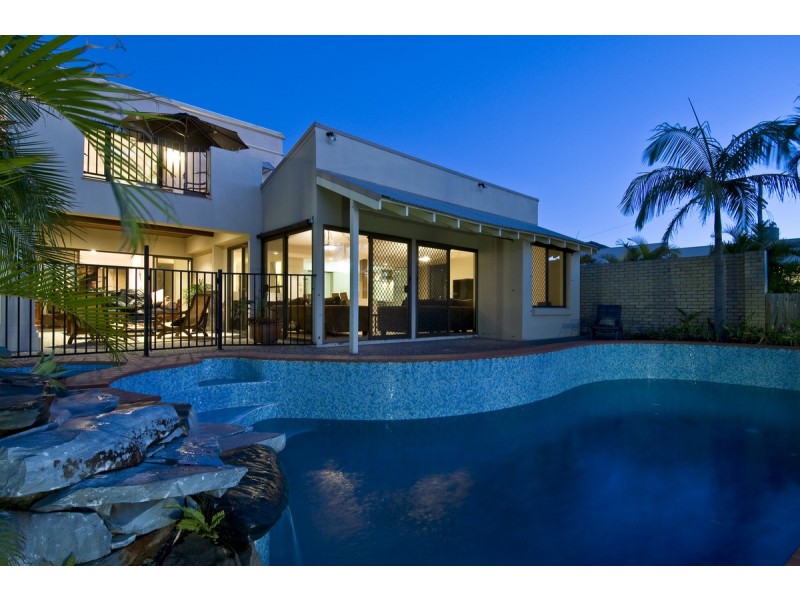 39 Beverley Cres, Broadbeach Waters QLD 4218