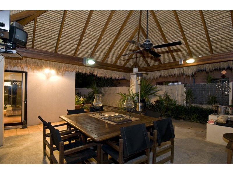 39 Beverley Cres, Broadbeach Waters QLD 4218