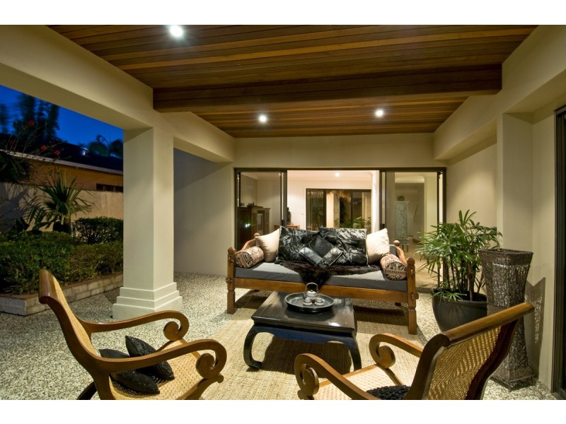 39 Beverley Cres, Broadbeach Waters QLD 4218