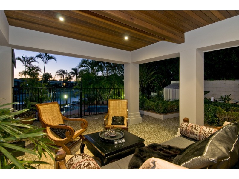 39 Beverley Cres, Broadbeach Waters QLD 4218