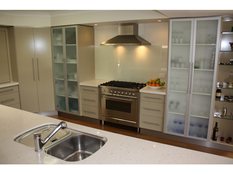 39 Beverley Cres, Broadbeach Waters QLD 4218