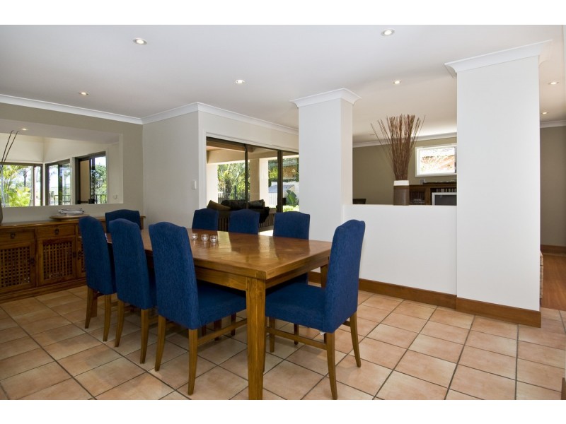 39 Beverley Cres, Broadbeach Waters QLD 4218