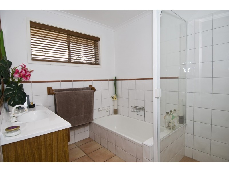 39 Beverley Cres, Broadbeach Waters QLD 4218