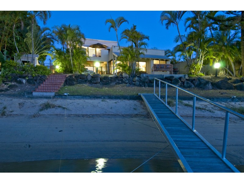 39 Beverley Cres, Broadbeach Waters QLD 4218