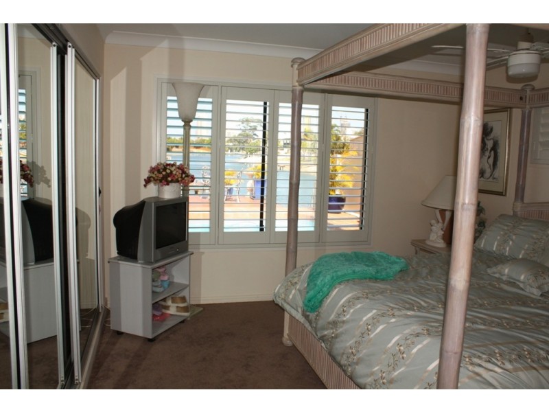 42 Rio Vista Blvd, Broadbeach Waters QLD 4218