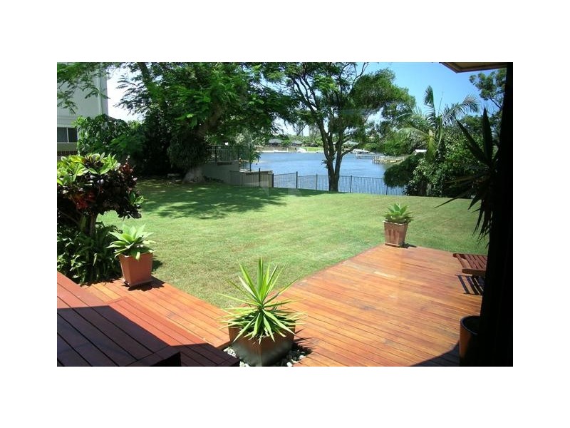 18 Beverley Cres, Broadbeach Waters QLD 4218