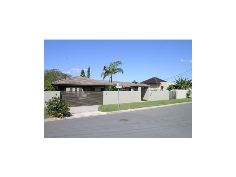18 Beverley Cres, Broadbeach Waters QLD 4218