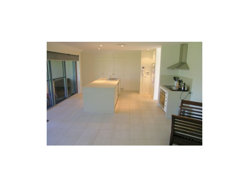 18 Beverley Cres, Broadbeach Waters QLD 4218