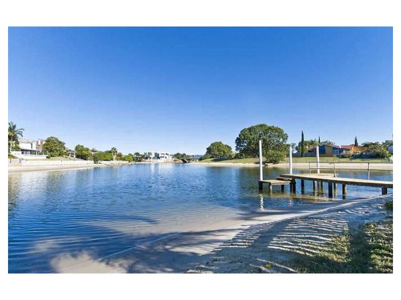 18 Alma St, Broadbeach Waters QLD 4218
