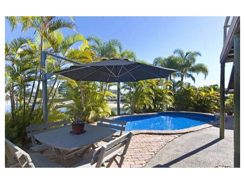 18 Alma St, Broadbeach Waters QLD 4218