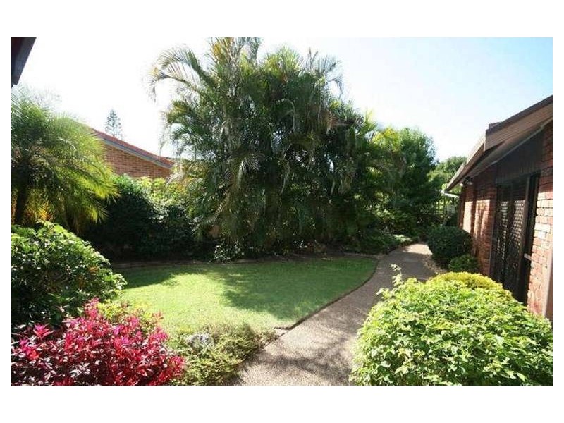 18 Alma St, Broadbeach Waters QLD 4218