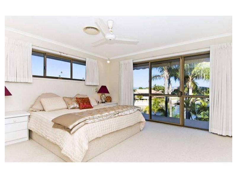 18 Alma St, Broadbeach Waters QLD 4218