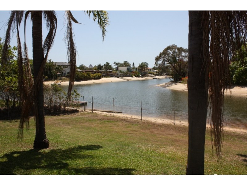 5 Bermuda St, Broadbeach Waters QLD 4218