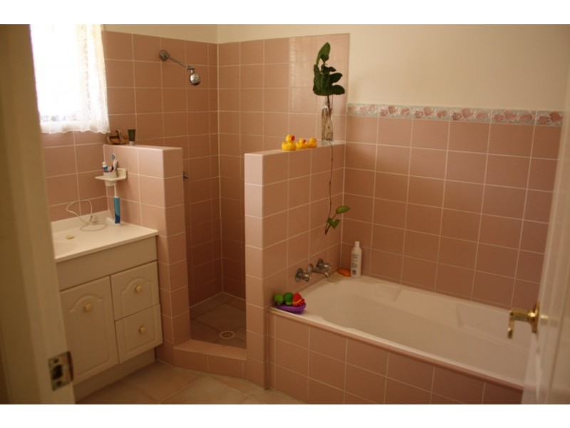 5 Bermuda St, Broadbeach Waters QLD 4218