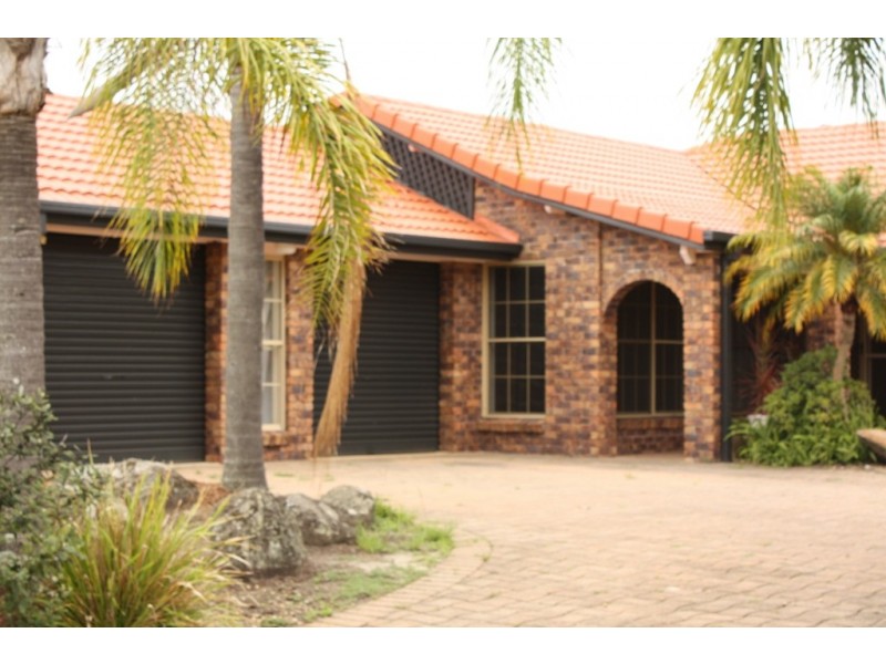 5 Villa Court, Broadbeach Waters QLD 4218