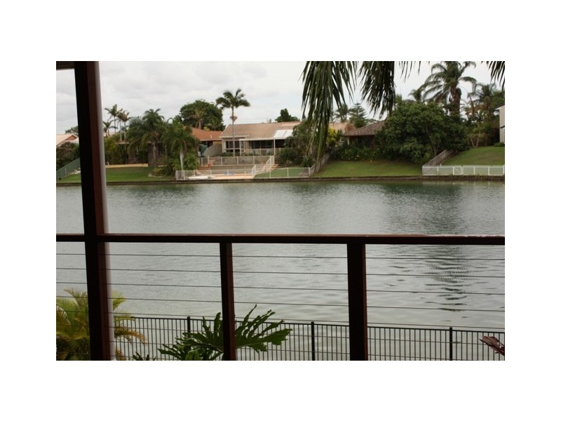 5 Villa Court, Broadbeach Waters QLD 4218