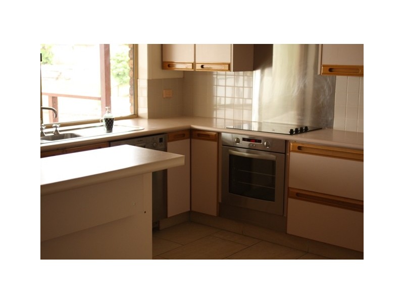 5 Villa Court, Broadbeach Waters QLD 4218