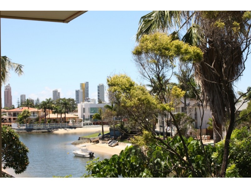 6 Alvarado Court, Broadbeach Waters QLD 4218