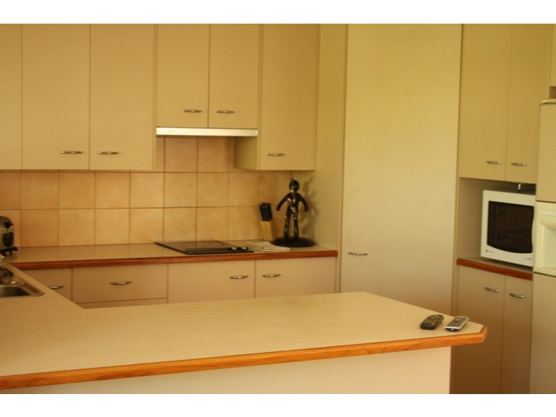 6 Alvarado Court, Broadbeach Waters QLD 4218