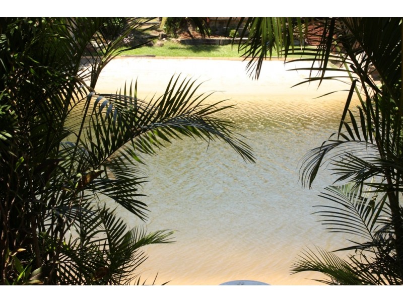 6 Alvarado Court, Broadbeach Waters QLD 4218