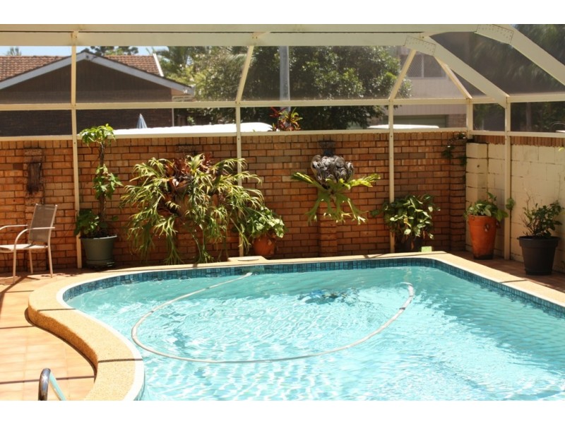6 Alvarado Court, Broadbeach Waters QLD 4218