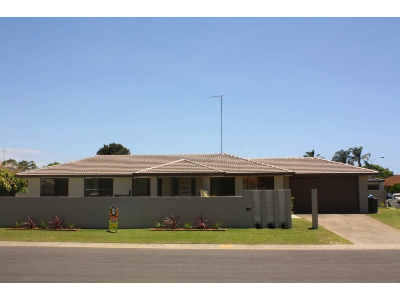 12 Sigatoka Pl, Clear Island Waters QLD 4226