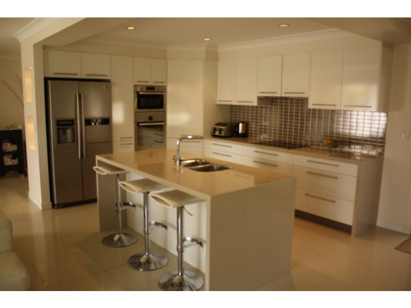 12 Sigatoka Pl, Clear Island Waters QLD 4226