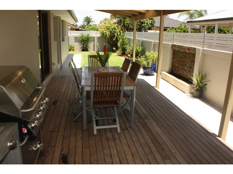 12 Sigatoka Pl, Clear Island Waters QLD 4226