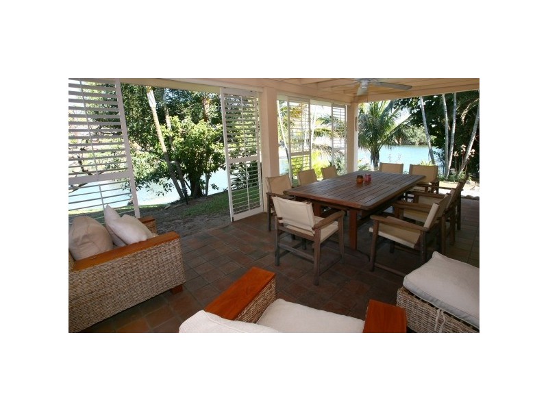 14  Cocos Crescent, Broadbeach Waters QLD 4218