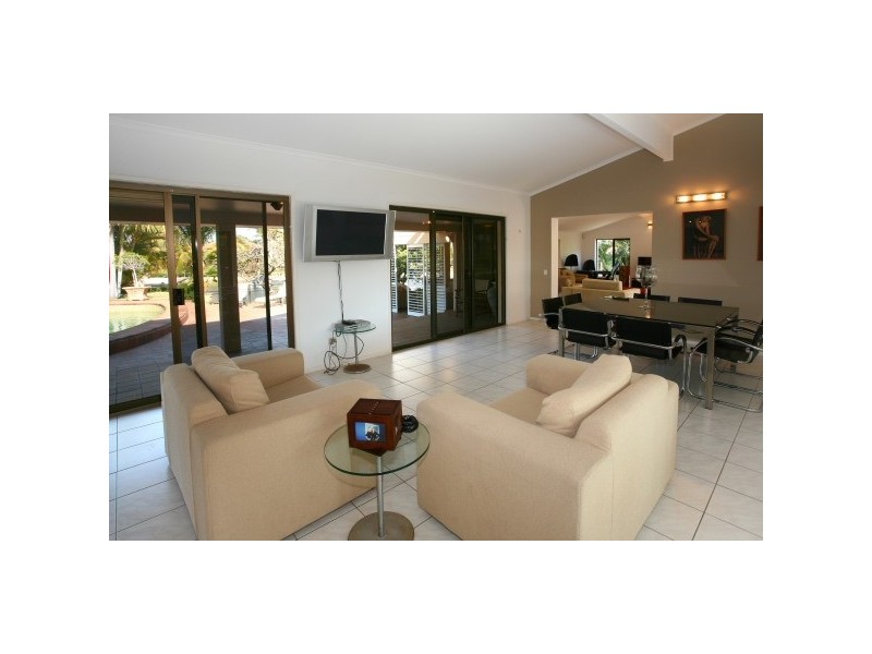 14  Cocos Crescent, Broadbeach Waters QLD 4218