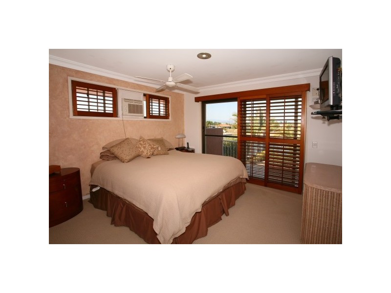 14  Cocos Crescent, Broadbeach Waters QLD 4218