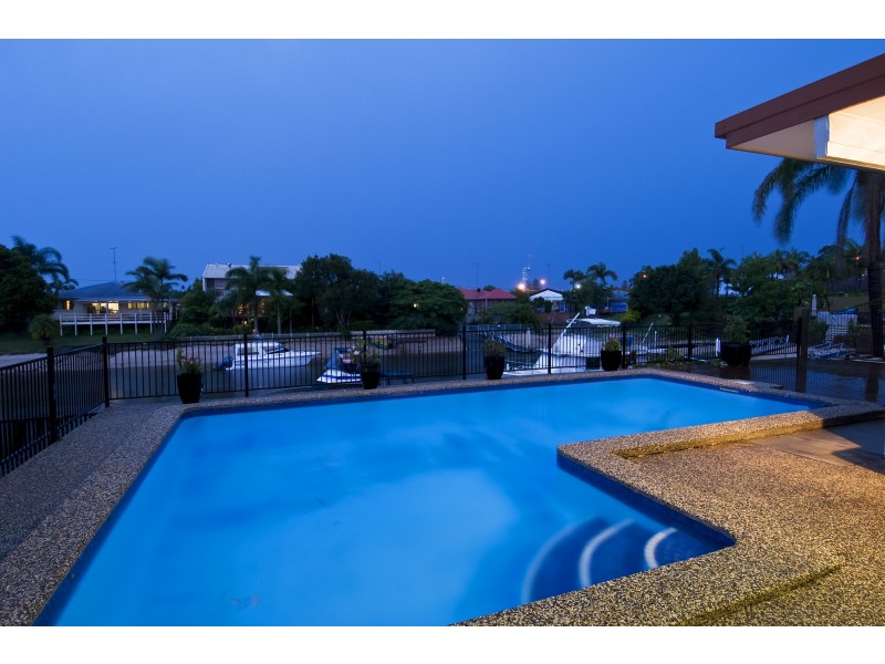 7 Sara Ave, Broadbeach Waters QLD 4218